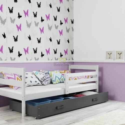 Pušies medienos vaikiška lova su funkcionalia patalynės dėže ir apsaugine tvorele