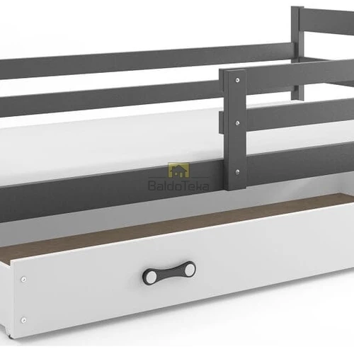 Natūralios pušies mediena – tvirtas ir patvarus vaikiškos lovos rinkinys