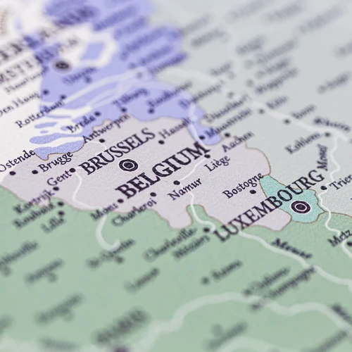 Profesionalūs žemėlapiai su apsauginiu laku