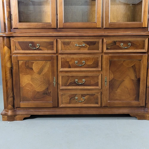 Raudonmedžio indauja su subtiliu medžio raštu