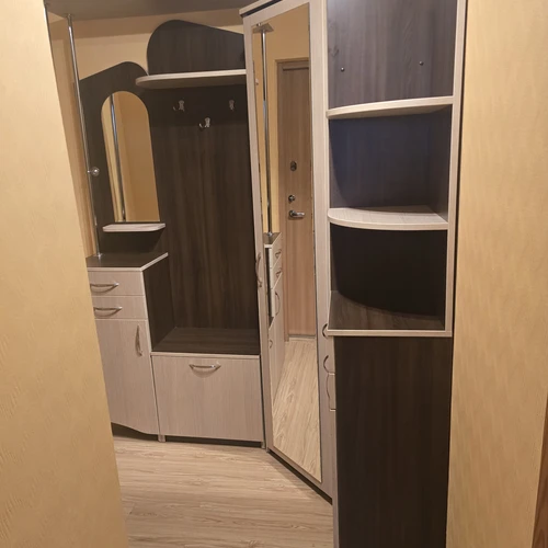 Prieškambario spinta iš medžio masyvo