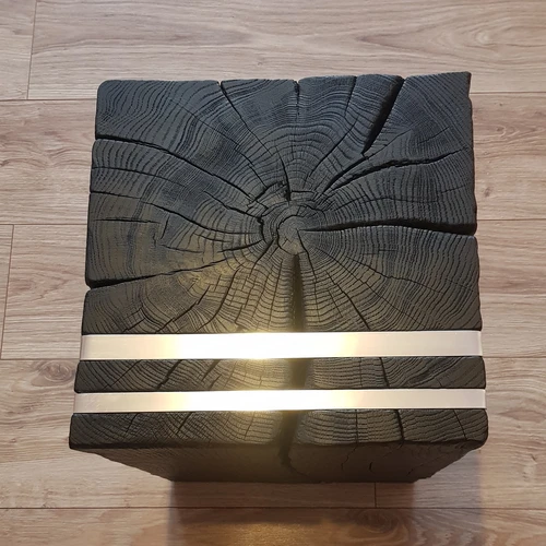 Ąžuoliniai staliukai, kaladės.