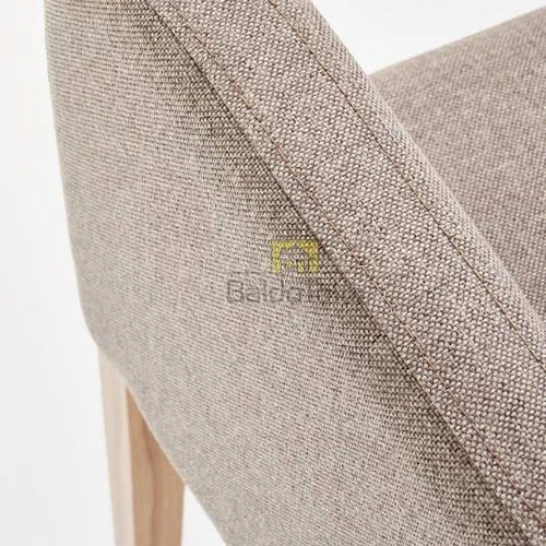 Kėdė su reguliuojama aukščiu ir natūralaus medžio apdaila