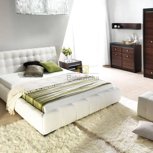 Stilinga spintelė su metalinėmis rankenėlėmis tamsaus riešuto spalvos