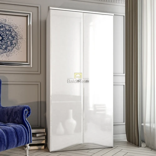 Kompaktiška spinta su matiniu ir blizgiu apdailu