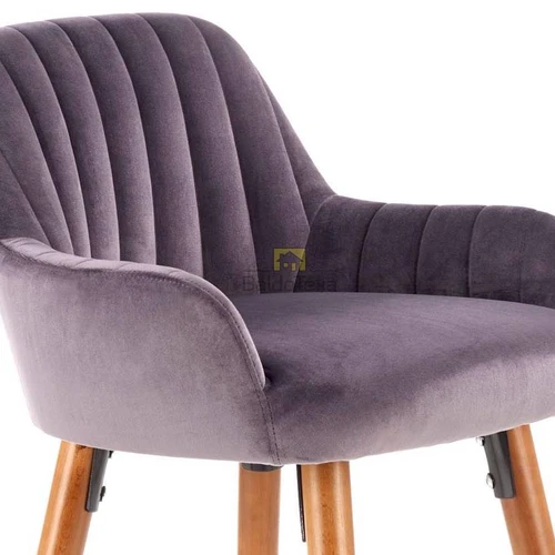 Patvarūs kėdės su natūralaus medžio ir gobeleno deriniu