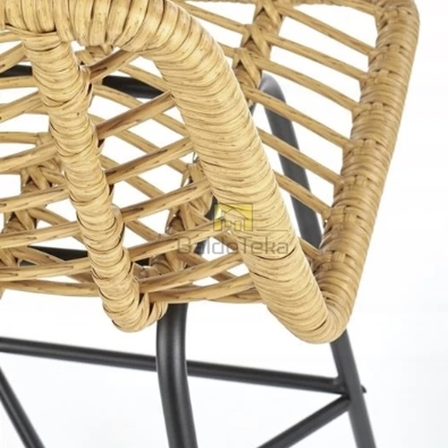 Tvirtas metalinis karkasas ir natūrali spalva