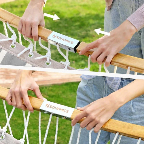 Hamakas su stilinga spalva – puikus akcentas bet kuriam kambariui