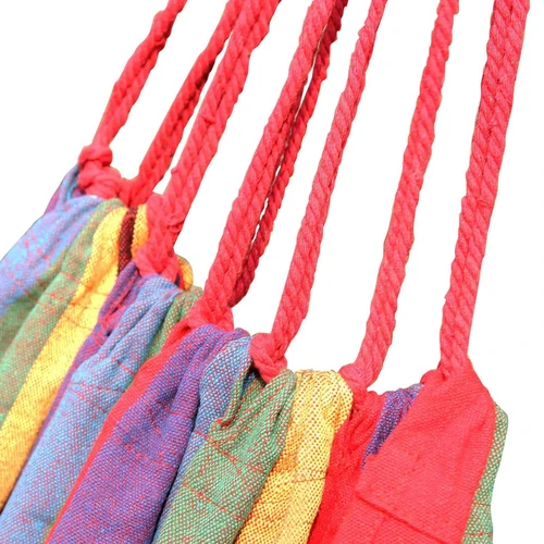 Hamakas su dideliu audinio paviršiumi – komfortas ir ramybė