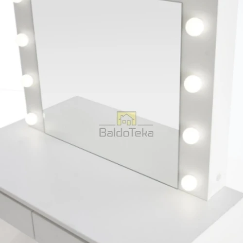 Stilinga spinta balta matinė spalva