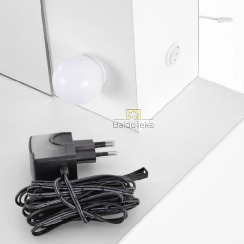 Erdvi spinta su LED apšvietimu