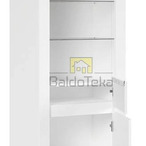 Balti blizgūs fasadai ir ąžuolo stalviršis