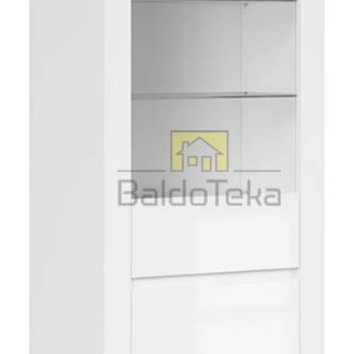 Balti blizgūs fasadai ir matinis korpusas – tobula spinta jūsų namams