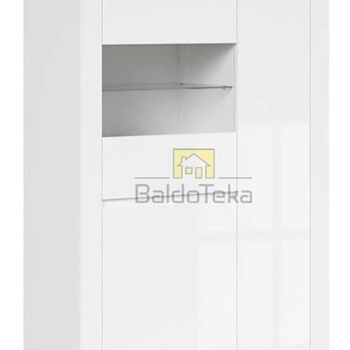 Balti blizgūs fasadai ir matinis korpusas – tobula spinta jūsų namams