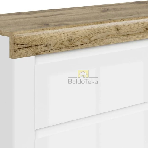 Virtuvės spinta su baltu matiniu korpusu ir blizgiais fasadais