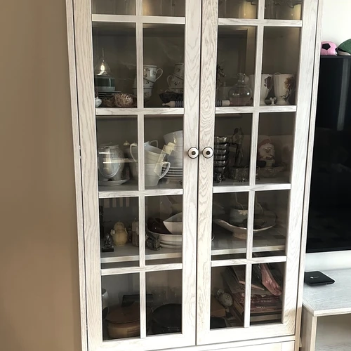 Indauja su stalčiumi ir TV staliukas – puikus komplektas