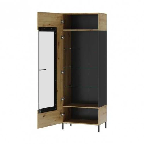 Modernus spintos dizainas su ąžuolo ir juodos spalvos deriniu