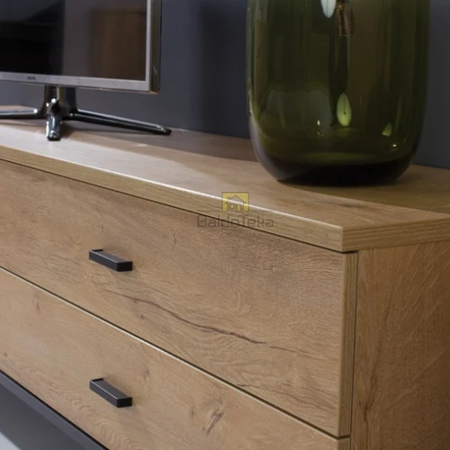 Stilinga JOHN spinta su platu ir patogiu dizainu