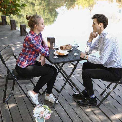 Lengvai transportuojamas kempingo stalas tik 9 cm pločio