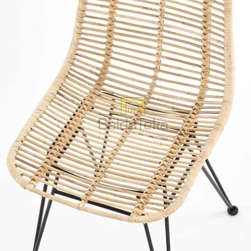 Elegantiškas ratano stalas natūralios ir juodos spalvos