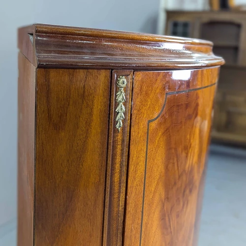 Aukštos kokybės kampinė komoda iš Norvegijos