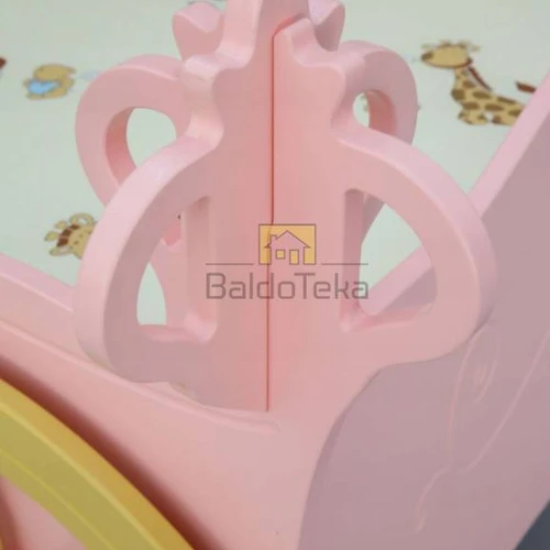 Stilinga rožinė lova su tvirtomis medinėmis grotelėmis