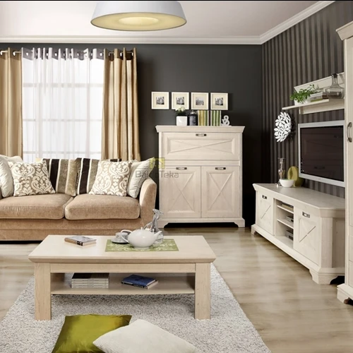 Erdvi spinta balinta pušis, tinka bet kuriam interjerui