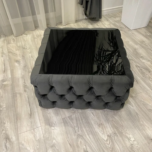 Modernūs žurnaliniai staliukai su Chesterfield stiliumi