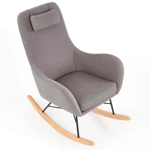 Minkšta pilka sofa lova su miltelinio plieno apvadais