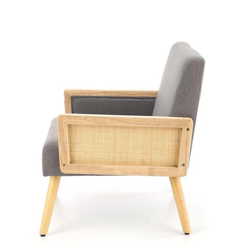 Šiuolaikinės pilkos kėdės su natūraliomis tekstūromis