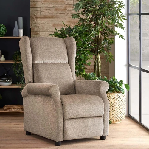 Minkšta smėlio spalvos sofa su atlošu ir modernia medžiaga