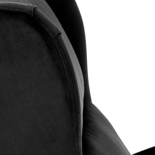 Juodos spalvos aksominis sofos atlošas – puikus akcentas