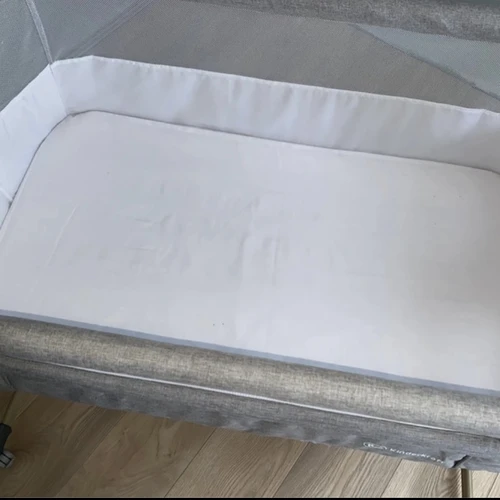 Patvari plieninė lovytė su nuimamu poliesteriniu užvalku