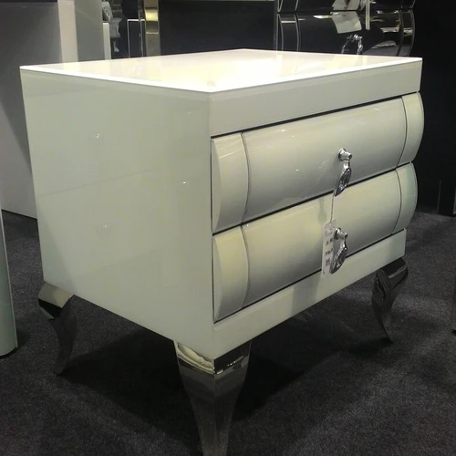 Elegantiškas naktinis staliukas – ideali vieta jūsų niekučiams