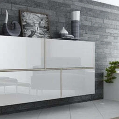 Moderni laminuota spinta su blizgiu MDF priekiu