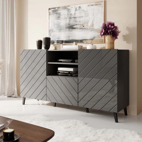 Stilinga spinta su matinėmis pjaustyklėmis ir trūkstama rankena