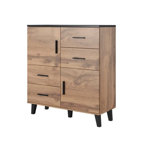 Modernus stalas su matine apdaila ir tvirta konstrukcija