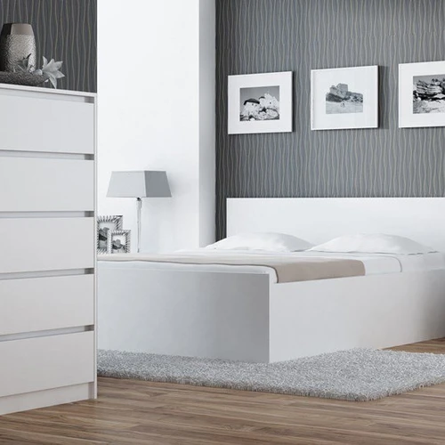 Tvarkinga 124 cm aukščio komoda su ritininiais bėgeliais