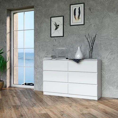 Ritininiai bėgeliai komodoje, balta spalva