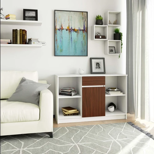 Stilinga komoda su metaliniais kreiptuvais ir atspariais kraštais