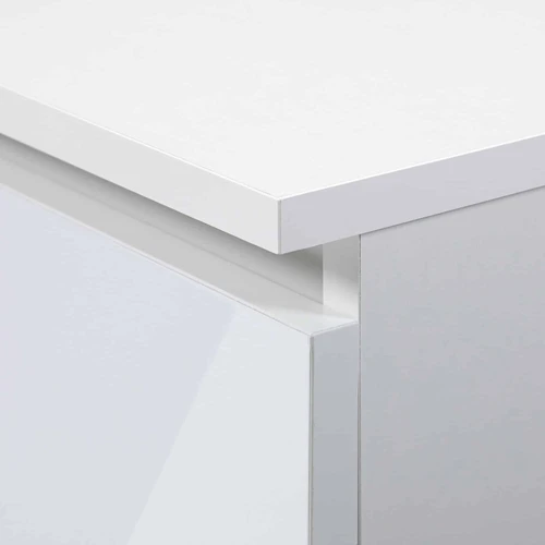 Universalus balta komoda su ABS briaunomis ir metaliniais kreiptuvais