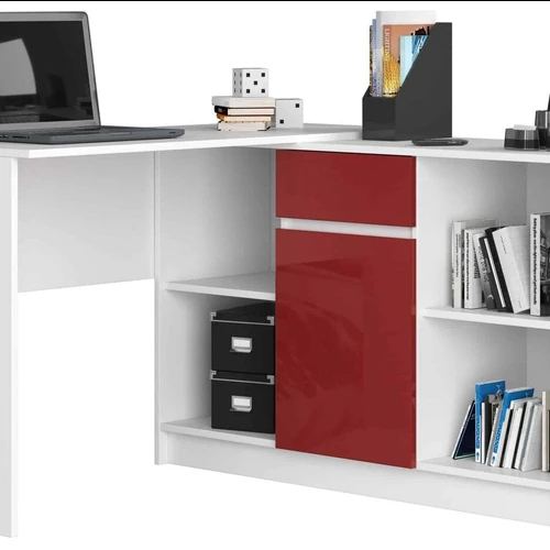 Funkcionalus baldas su metaliniais kreiptuvais