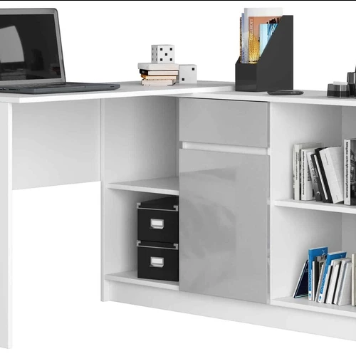 Komoda su metaliniais fasadais ir vidine lenta