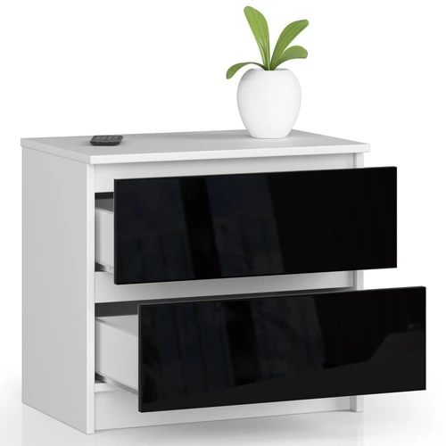 Komoda su metaliniais kreiptuvais ir atspariu kilimėliu