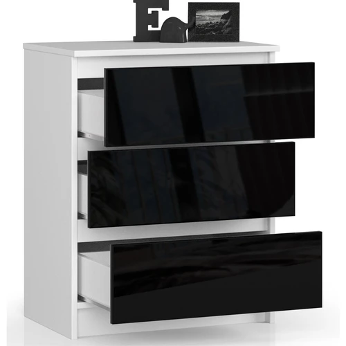 Tvarkinga komoda su metaliniais ritinėliais