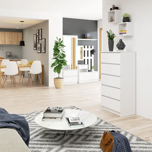 Išsiskirianti balta komoda su 5 stalčiais ir atsparia dilimui danga