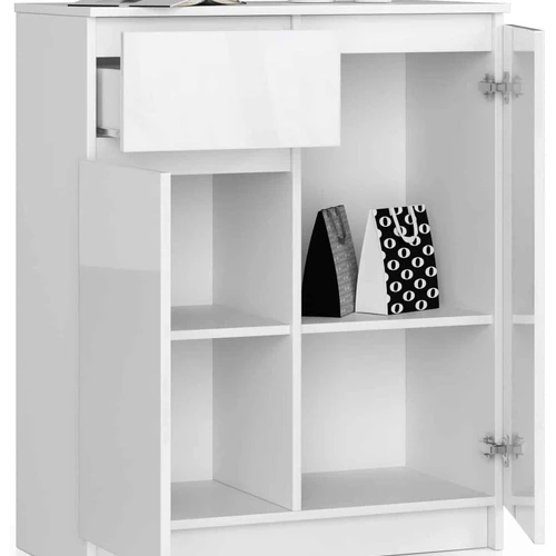 Tvirtos konstrukcijos komoda su blizgiais priekiais