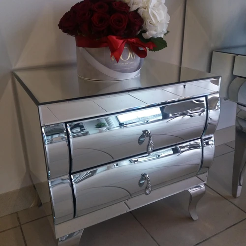 Elegantiškas naktinis staliukas su veidrodiniu stalviršiu