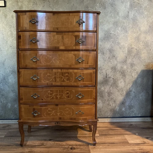 Komoda su stalčiais