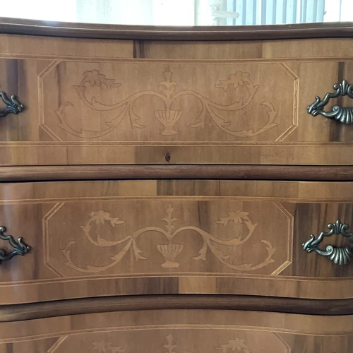 Vintažinė komoda su stalčiais – puikus pasirinkimas